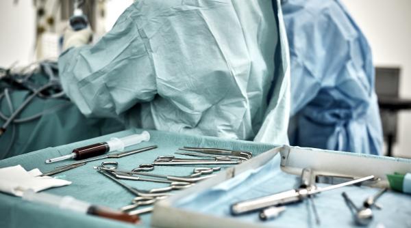 Medicii au amputat piciorul fetiței rănite în accidentul produs de băiatul de 17 ani, în București