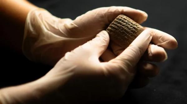 O piatră scrijelită, veche de 3.500 de ani, s-a dovedit a fi o listă de cumpărături. Ce scria pe ea