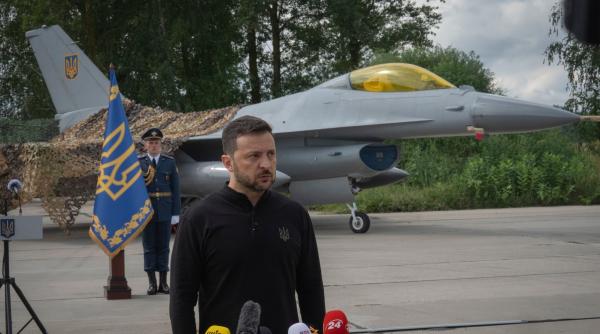 Volodimir Zelenski a prezentat primele avioane F-16 care au fost livrate Ucrainei: „Este o realitate pe cerul nostru”