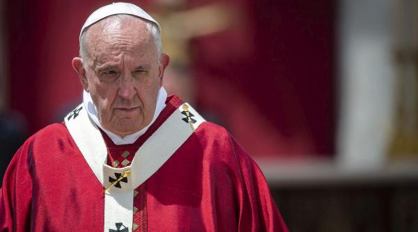Papa Francisc îndeamnă oamenii să citească: „Când rugăciunea nu ajută, o carte bună ne poate ajuta să înfruntăm furtuna”