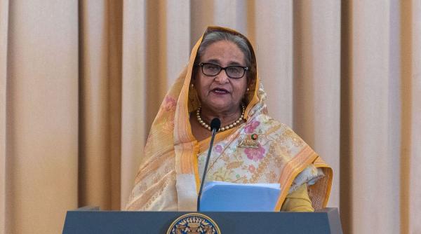 Sheikh Hasina, șefa guvernului din Bangladesh, a demisionat și a fugit din țară cu elicopterul. Jumătate de milion de oameni, în stradă