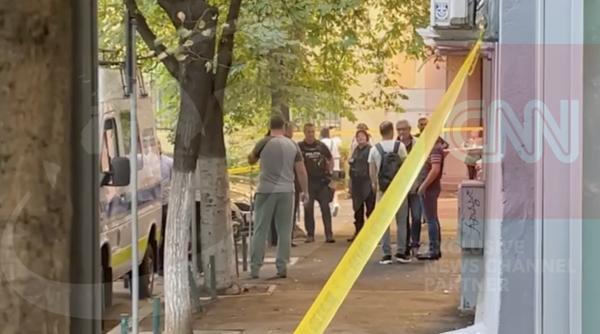 Crimă șocantă în București: O mamă și doi copii au fost găsiți morți în apartament. Două cadavre erau băgate în saci