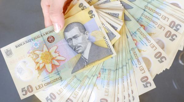 Foarte mulți români refuză să aibă card bancar. Câţi salariaţi din România mai iau leafa în plic