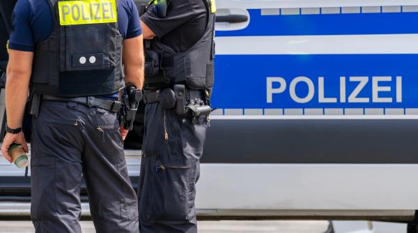 Panică pe străzile unui oraș din Germania: Un taximetrist a lovit cu mașina mai multe femei