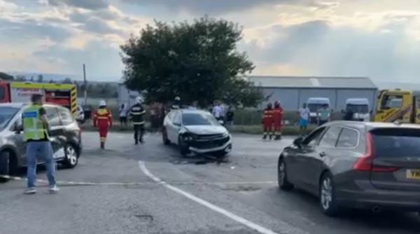 Plan roșu de intervenție după un accident în Suceava. Un șofer a virat greșit și a rănit nouă persoane, dintre care șase copii