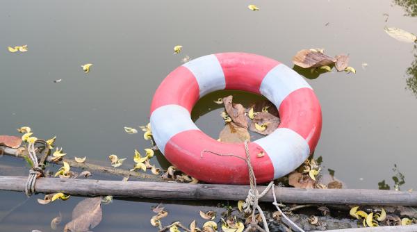 O femeie de 38 de ani s-a înecat în râul Timiș. Cele două fiice ale sale au fost salvate în ultima clipă