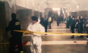 Persoana lovită la metrou la Apărătorii Patriei a murit. Circulaţia trenurilor pe M2, afectată