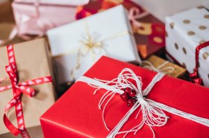 Cum împachetăm cadourile de Crăciun pentru cei apropiați