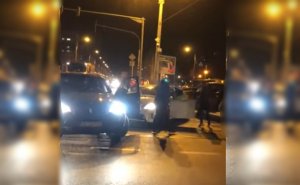 VIDEO. Incident șocant, în Capitală. Doi șoferi s-au luat la bătaie în mijlocul bulevardului