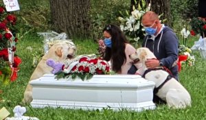 Fetița româncă din Italia, care a murit înecată într-o piscină, a fost înmormântată: 'Și cerul a plâns!'