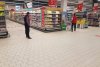 ANPC cere închiderea temporară a 4 magazine Auchan din București. Insecte moarte, produse expirate și mizerie la raioane 733901