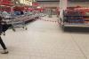 ANPC cere închiderea temporară a 4 magazine Auchan din București. Insecte moarte, produse expirate și mizerie la raioane 733904