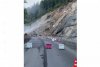 Căderi masive de bolovani pe drumurile din Suceava | Traficul este restricționat 786778