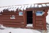 "Rugăm turiştii să se asigure că ușa este bine închisă!" | Cum arată refugiul montan din România în care a nins  810217