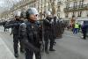 Echipa Antena 3 CNN, agresată la protestele din Paris | Huligani cu cagule i-au furat şi distrus microfonul reporterului Cristi Popovici 825354