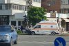 O ambulanță aflată în misiune a fost implicată într-un accident, în Slatina. A ricoșat într-un semafor 848549