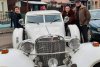 Un medic din Buzău a primit cadou de la soțul său o mașină de epocă din America, unică în România 874886