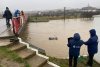 Alertă de inundaţii în România. "Nu vă aventuraţi cu maşinile în zonele în care apa trece peste drum!" 875255