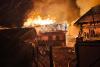 Incendiu devastator într-o gospodărie din Suceava. Proprietarilor li s-a făcut rău când au văzut dezastrul  896103