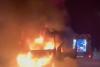 O ambulanță aflată în misiune a luat foc în noaptea de Înviere, în Mureș. Pacienta, salvată în ultimul moment din mașina în flăcări 900807
