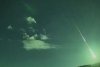 Un fragment de cometă a intrat în atmosfera Pământului cu o viteză incredibilă și a explodat într-o revărsare imensă de lumină verde-albastră  903180