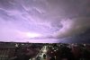 Fenomen meteo inedit pe cerul României, surprins la Arad: O furtună cu fulgere roz 903674