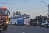 Accident grav, între un autocar și o mașină, în satul Hârlești din Bacău: Cinci persoane au fost rănite, trei sunt în stare critică 909802