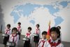 Copiii din Rusia vor merge în tabără în Coreea de Nord. Activitățile includ lustruirea statuilor liderilor 910761