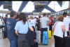 Imaginile umilinţei în Aeroportul Otopeni. Zeci de pasageri dorm pe jos şi pe bagaje, după ce 32 de curse Tarom au fost anulate 911692