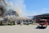 Incendiu la un restaurant renumit din Horezu, Vâlcea. Pompierii sting flăcările cu apa dintr-o piscină 915159