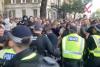 Violențe în fața Downing Street: Manifestanții au aruncat rachete de semnalizare în reședința premierului și s-au bătut cu poliția 915368