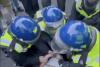 Violențe în fața Downing Street: Manifestanții au aruncat rachete de semnalizare în reședința premierului și s-au bătut cu poliția 915370