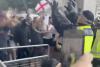 Violențe în fața Downing Street: Manifestanții au aruncat rachete de semnalizare în reședința premierului și s-au bătut cu poliția 915373