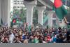 Zeci de mii de oameni din Bangladesh sărbătoresc în stradă demisia premierului fugit cu elicopterul în India 916104
