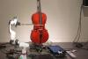 Un robot a cântat la violoncel, în premieră mondială, la un concert cu public în Suedia. Povestea creației sale 931110